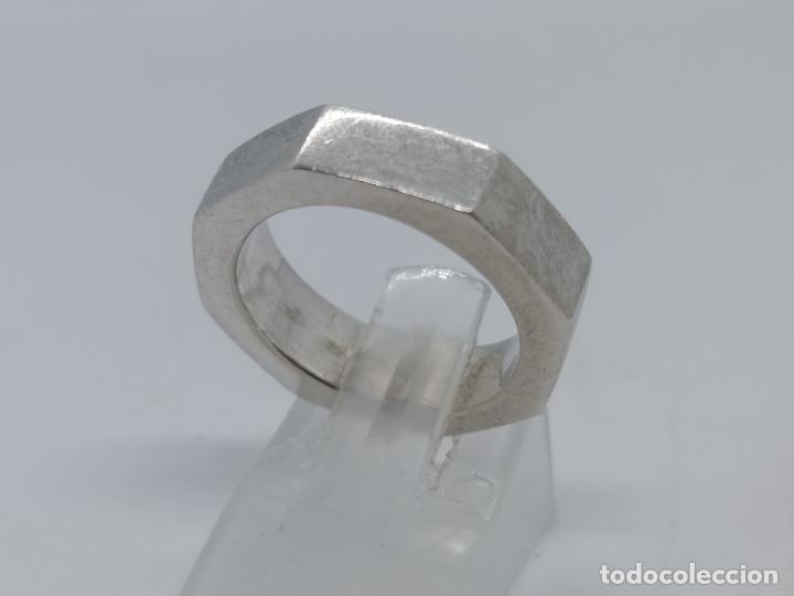 Joyeria: Original anillo antiguo en plata de ley contrastada con forma de tuerca. - Foto 1