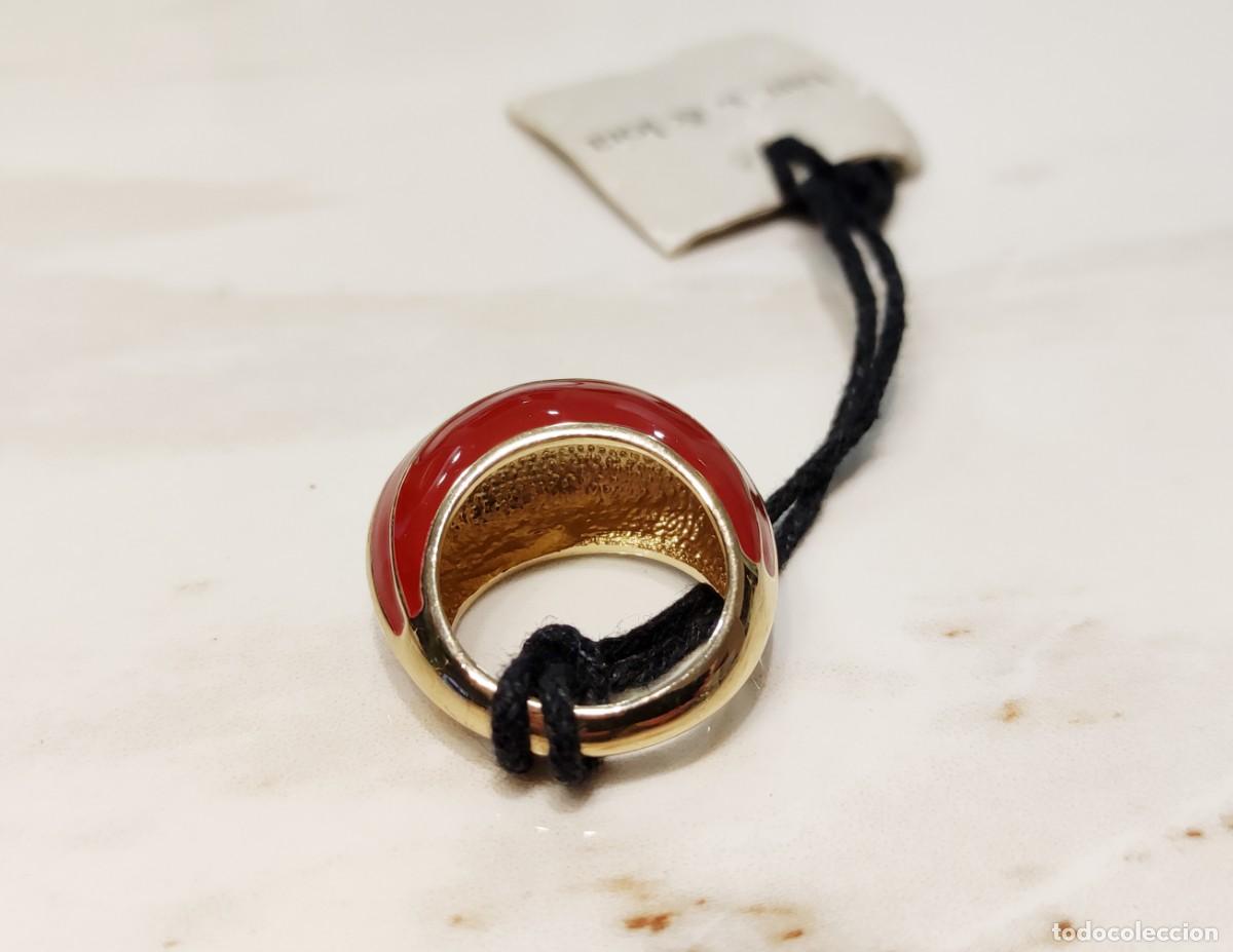 Joyeria: ANILLO DE BIMBA & LOLA CON FORMA DE CONCHA, DORADO Y CON ESMALTE GRANATE. - Foto 3