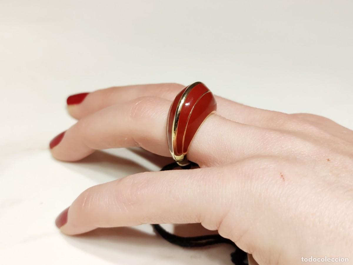 Joyeria: ANILLO DE BIMBA & LOLA CON FORMA DE CONCHA, DORADO Y CON ESMALTE GRANATE. - Foto 4