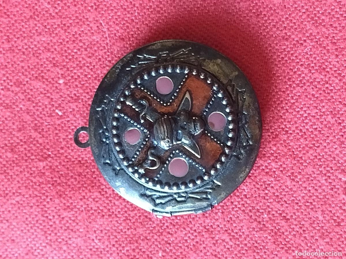 Joyeria: relicario con calavera y espadas piratas - Foto 2
