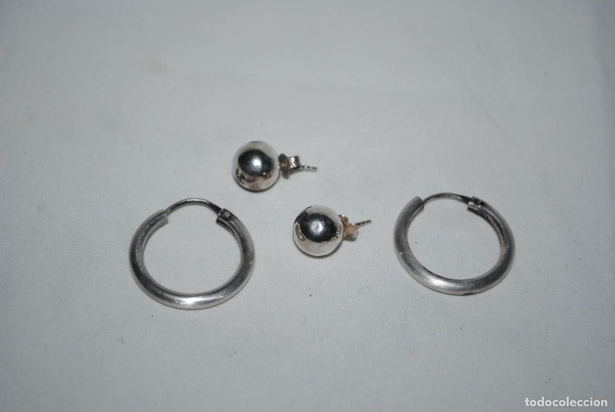 Schmuck: LOTE DE DOS PARES DE PENDIENTES DE PLATA .