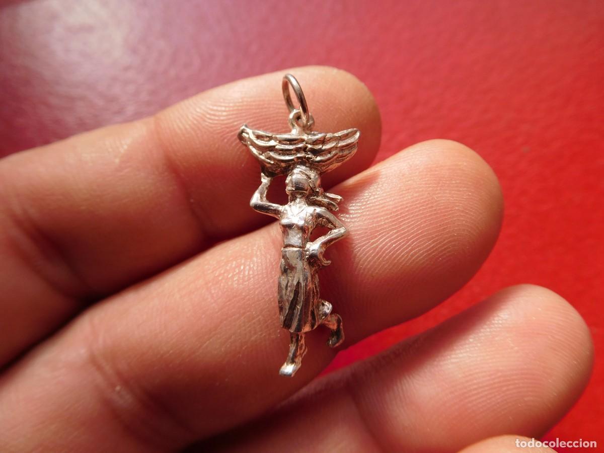 Joyeria: Colgante de plata mujer con cesta en la cabeza - Foto 1