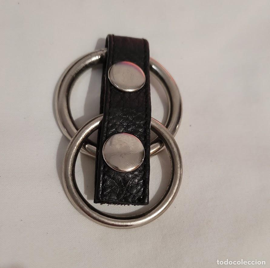 Joalharia: Anillo llavero de cuero negro con doble anilla de metal para cintur&oacute;n