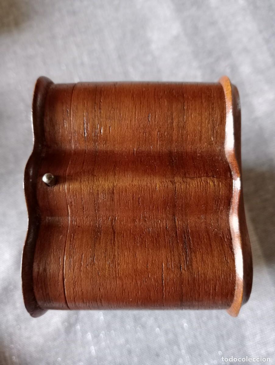 Joyeria: Antiqu&iacute;sima caja en madera de pulsera y pendientes. - Foto 2