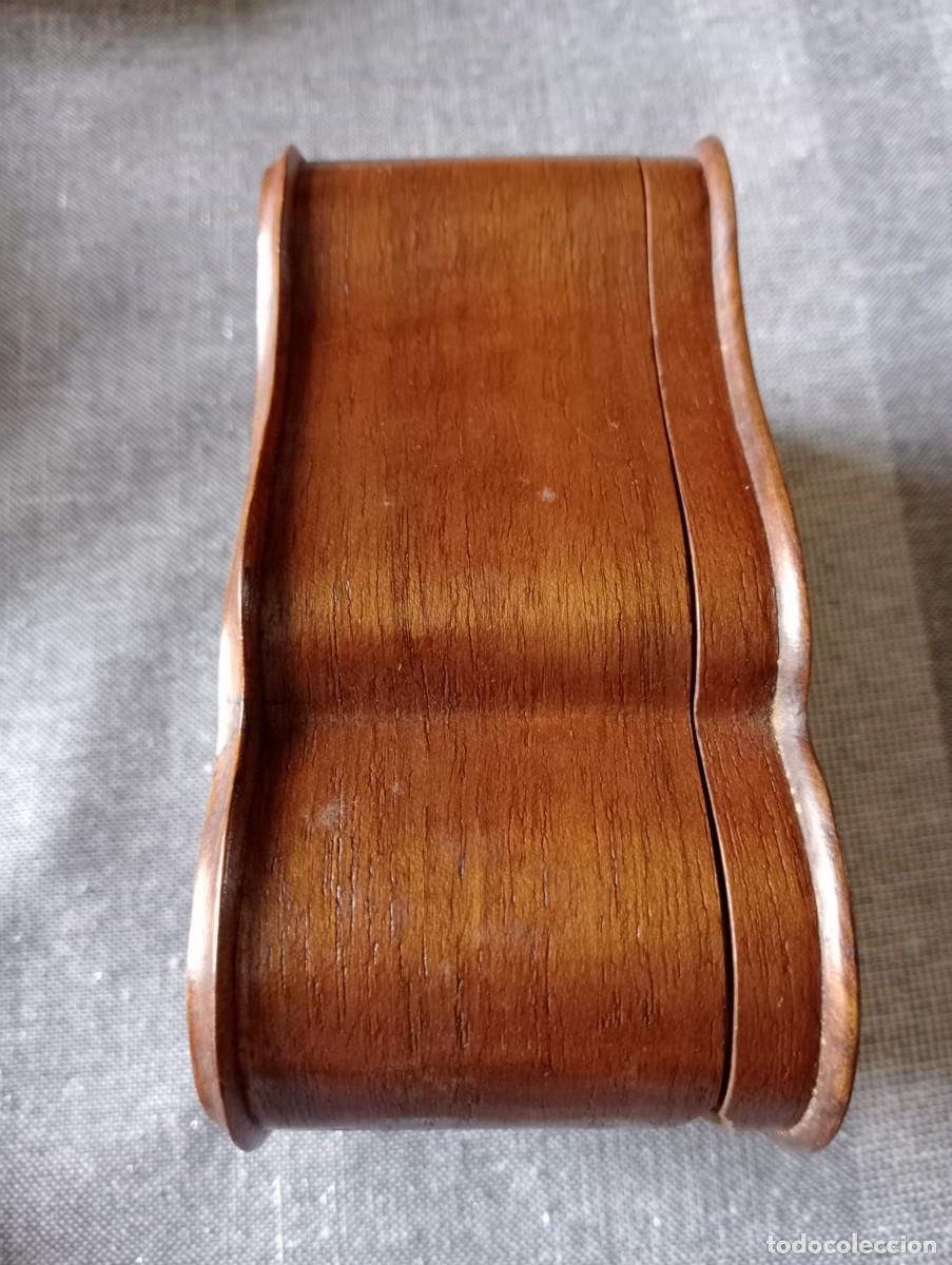 Joyeria: Antiqu&iacute;sima caja en madera de pulsera y pendientes. - Foto 4