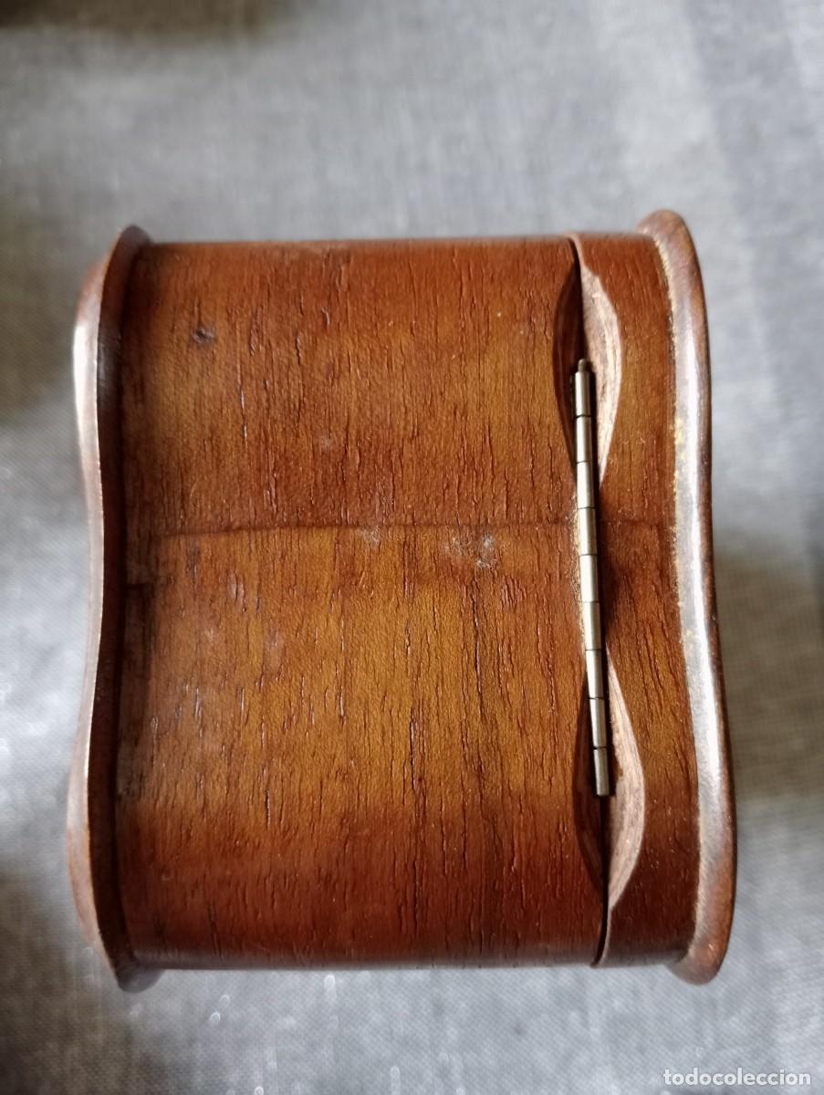 Joyeria: Antiqu&iacute;sima caja en madera de pulsera y pendientes. - Foto 5