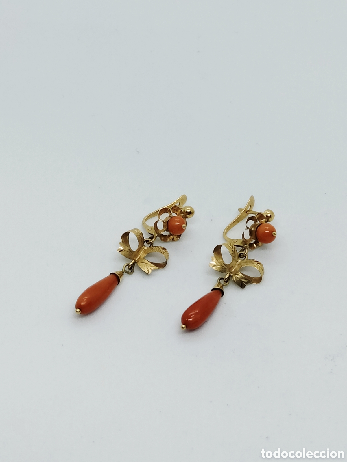 Joalharia: Pendientes coral en oro 18 kts 3,25grms.