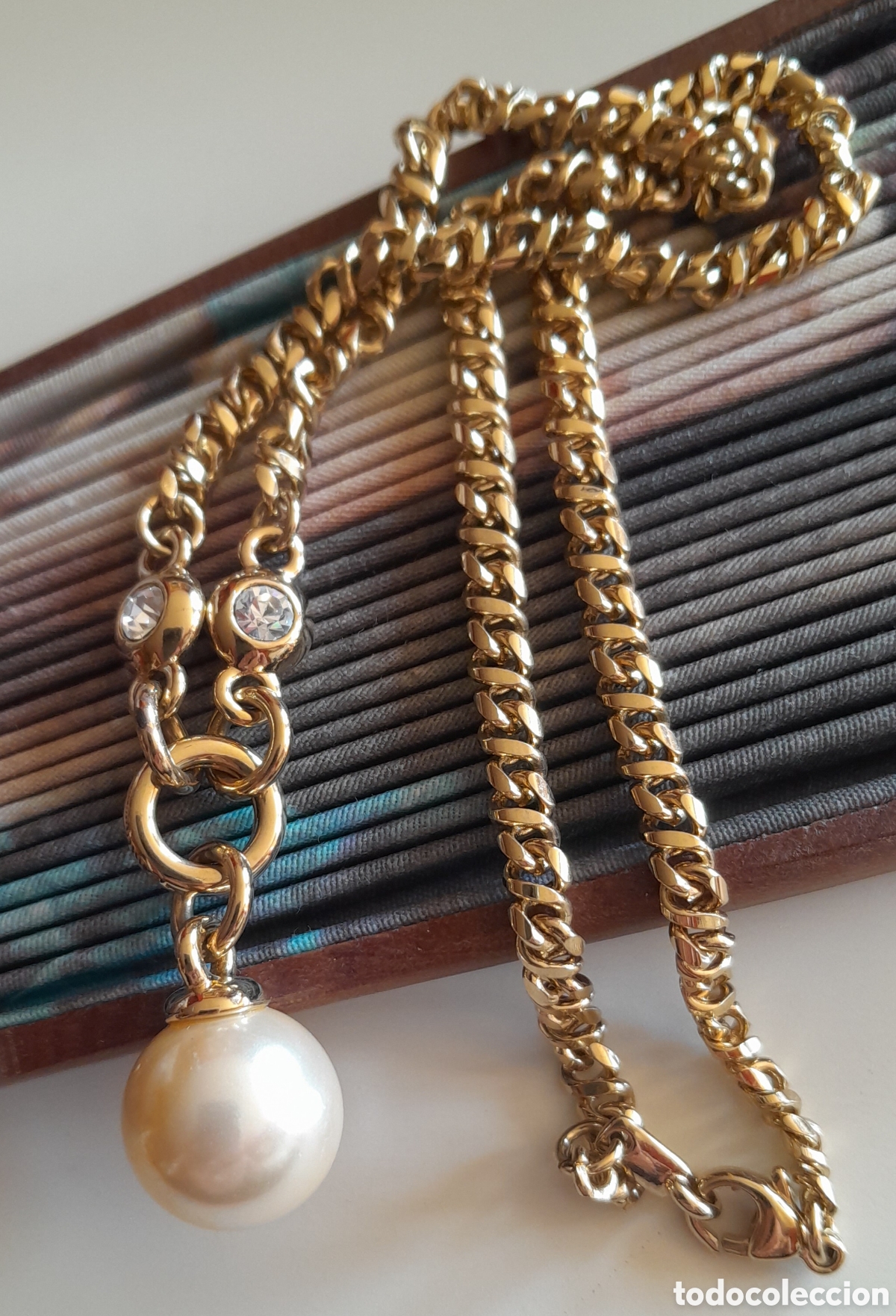 Joyeria: GARGANTILLA CHAPADA EN ORO CON CRISTAL Y PERLA IRISADA DE MALLORCA - Foto 4