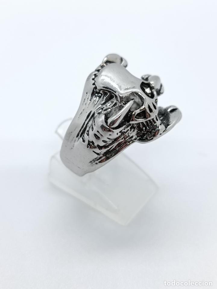 Joyeria: Precioso anillo de estilo grotesco con calaveras - Foto 3