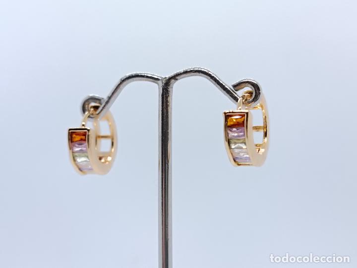 Joyeria: Pendientes en oro de 14k en forma de aro con piedras multicolor talladas - Foto 4