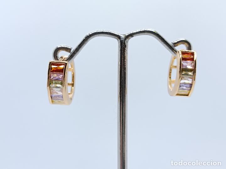 Joyeria: Pendientes en oro de 14k en forma de aro con piedras multicolor talladas - Foto 1