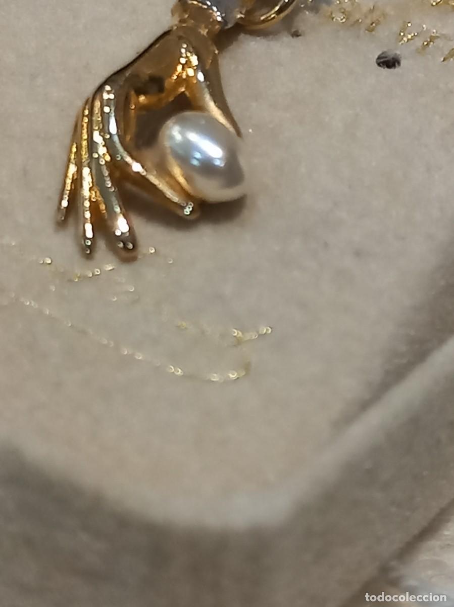 Joyeria: COLGANTE (MANO CON PERLA) plata chapada. Cadena. - Foto 3