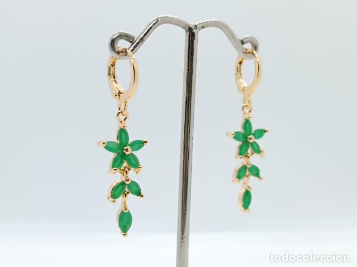 Joyeria: PENDIENTES LARGOS EN ORO DE 14K CON ESMERALDAS - Foto 2