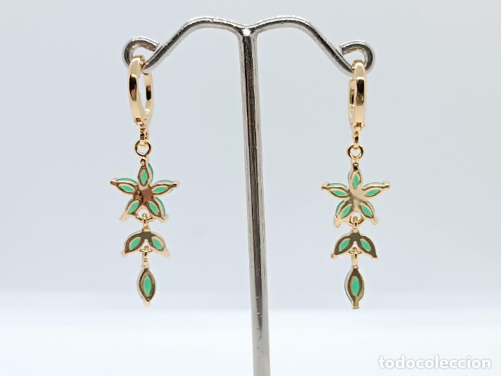 Joyeria: PENDIENTES LARGOS EN ORO DE 14K CON ESMERALDAS - Foto 4