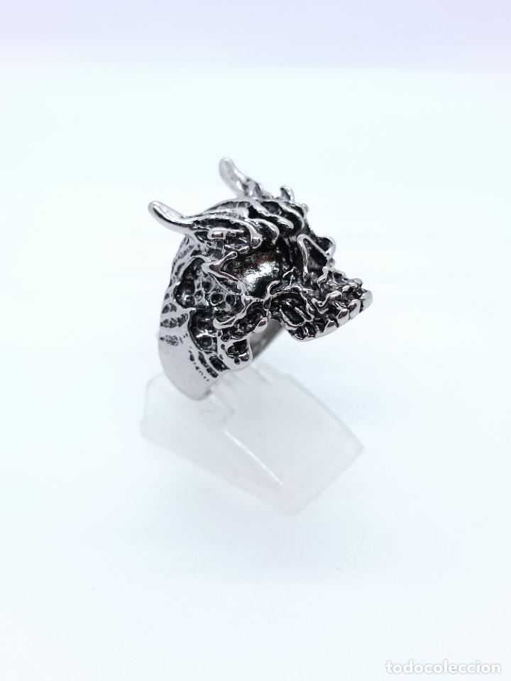 Joyeria: Excelente anillo ba&ntilde;ado en plata con forma de calavera de demonio - Foto 1