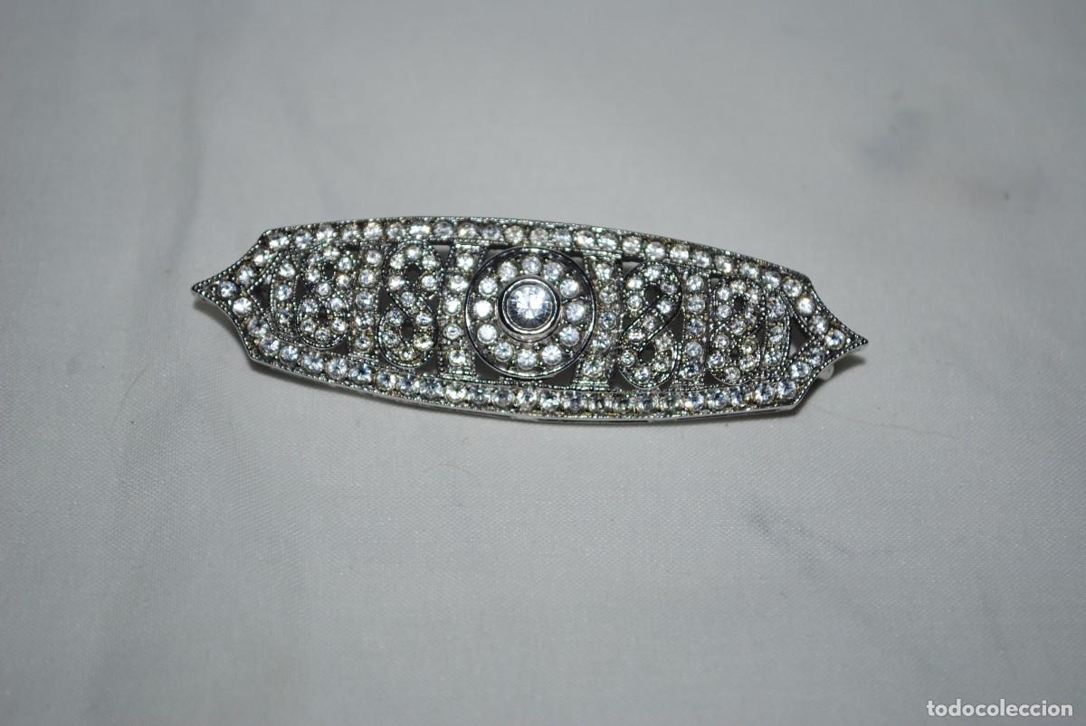 Joyeria: BROCHE ALARGADO ,CON FORMAS DE OCHOS . - Foto 1