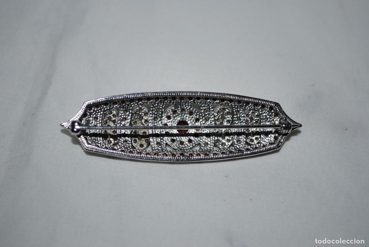 Joyeria: BROCHE ALARGADO ,CON FORMAS DE OCHOS . - Foto 3
