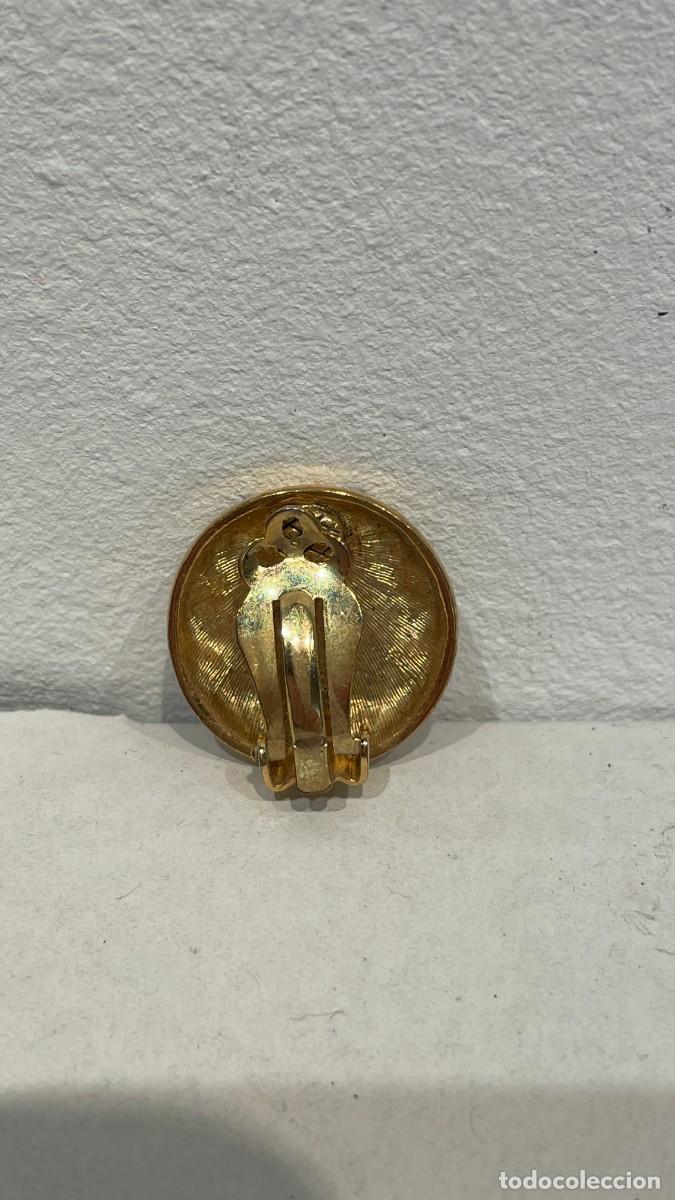 Joyeria: PENDIENTE DORADO CIRCULAR CON BRILLOS AZULES - Foto 2