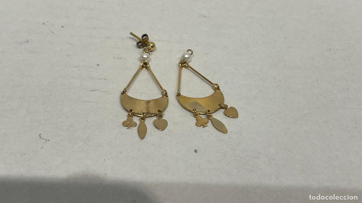 Joyeria: PENDIENTES DORADOS CON DETALLES DE CORAZ&Oacute;N Y TR&Eacute;BOL