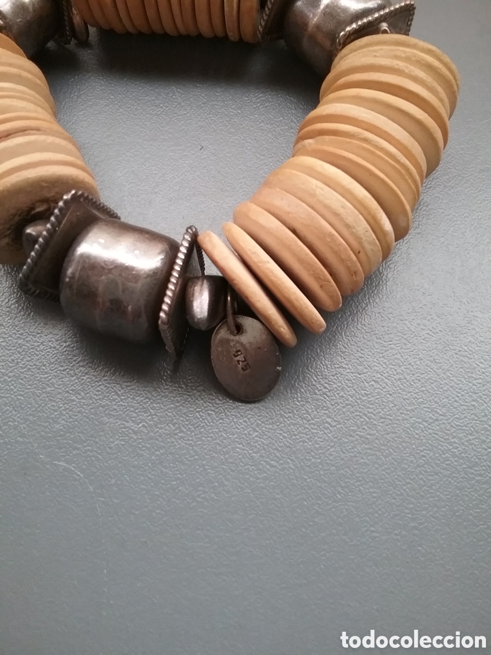 Joyeria: Pulsera con cuentas en maxera y combinado con plata 925. - Foto 3