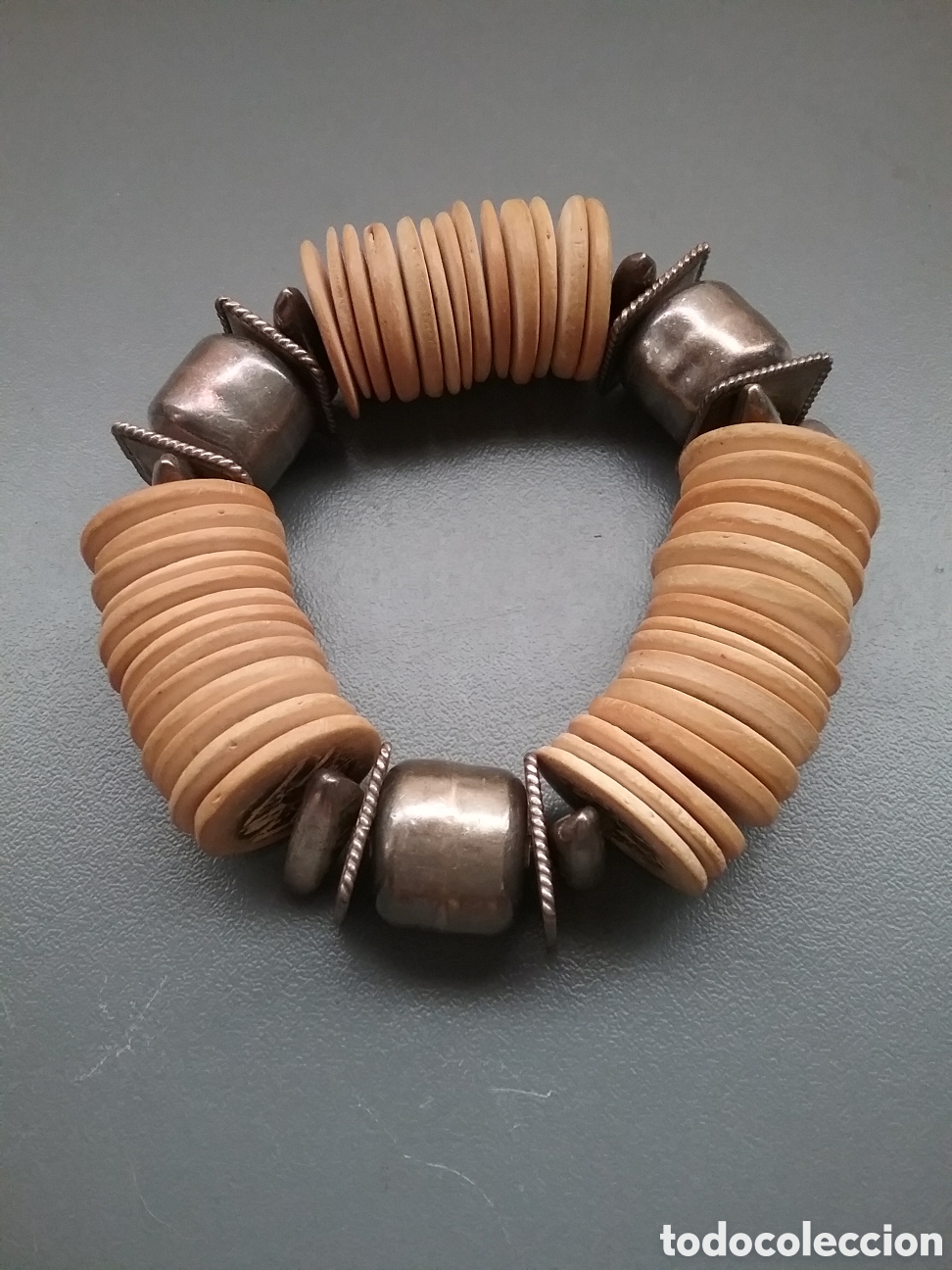 Joyeria: Pulsera con cuentas en maxera y combinado con plata 925. - Foto 1