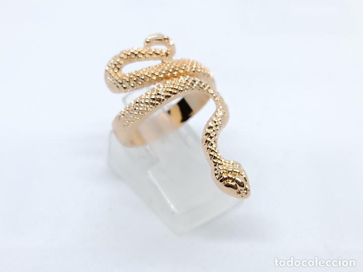 Joyeria: Precioso anillo ba&ntilde;ado en oro con forma de serpiente - Foto 2