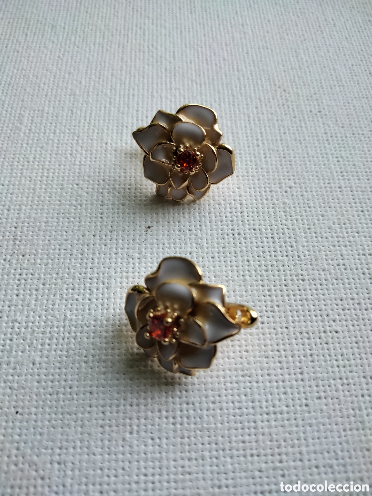 Joyeria: Pendientes flor esmaltados sobre ba&ntilde;o de oro - Foto 4