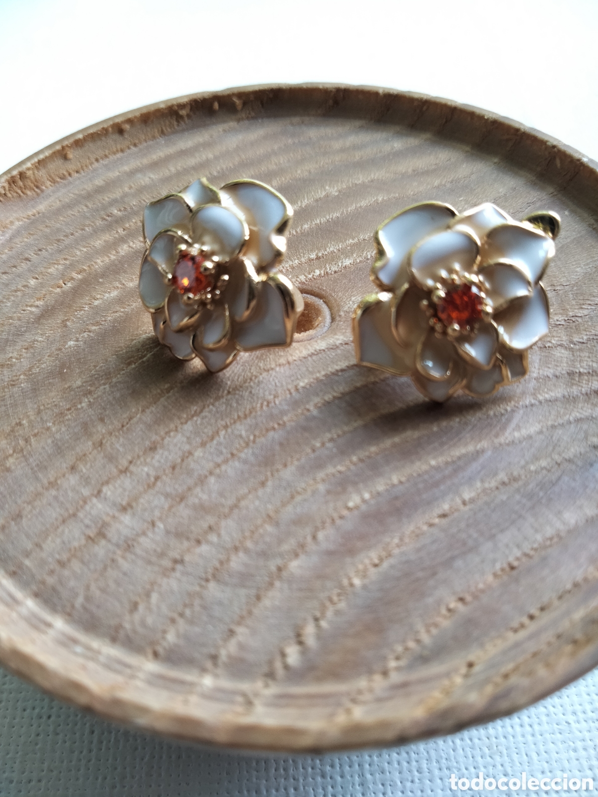 Joyeria: Pendientes flor esmaltados sobre ba&ntilde;o de oro - Foto 1