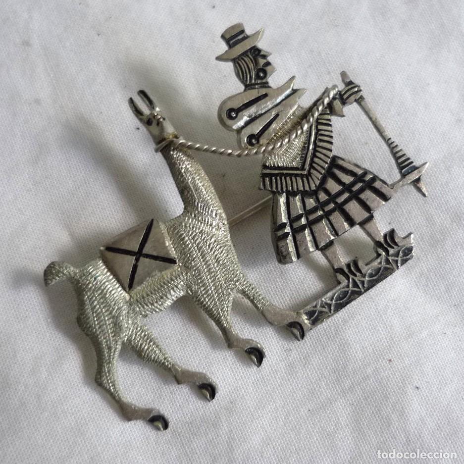 Joyeria: Broche de plata 900 repujada a mano, llama, Per&uacute; - Foto 1