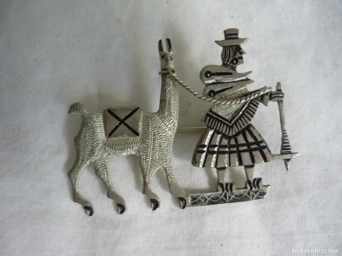 Joyeria: Broche de plata 900 repujada a mano, llama, Per&uacute; - Foto 2