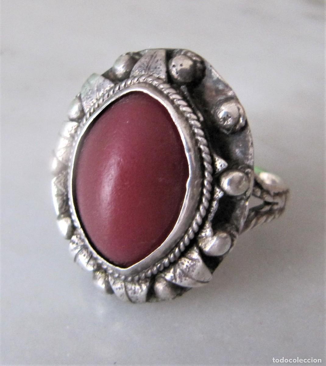 Joyeria: Antiguo anillo de plata y piedra - Foto 2