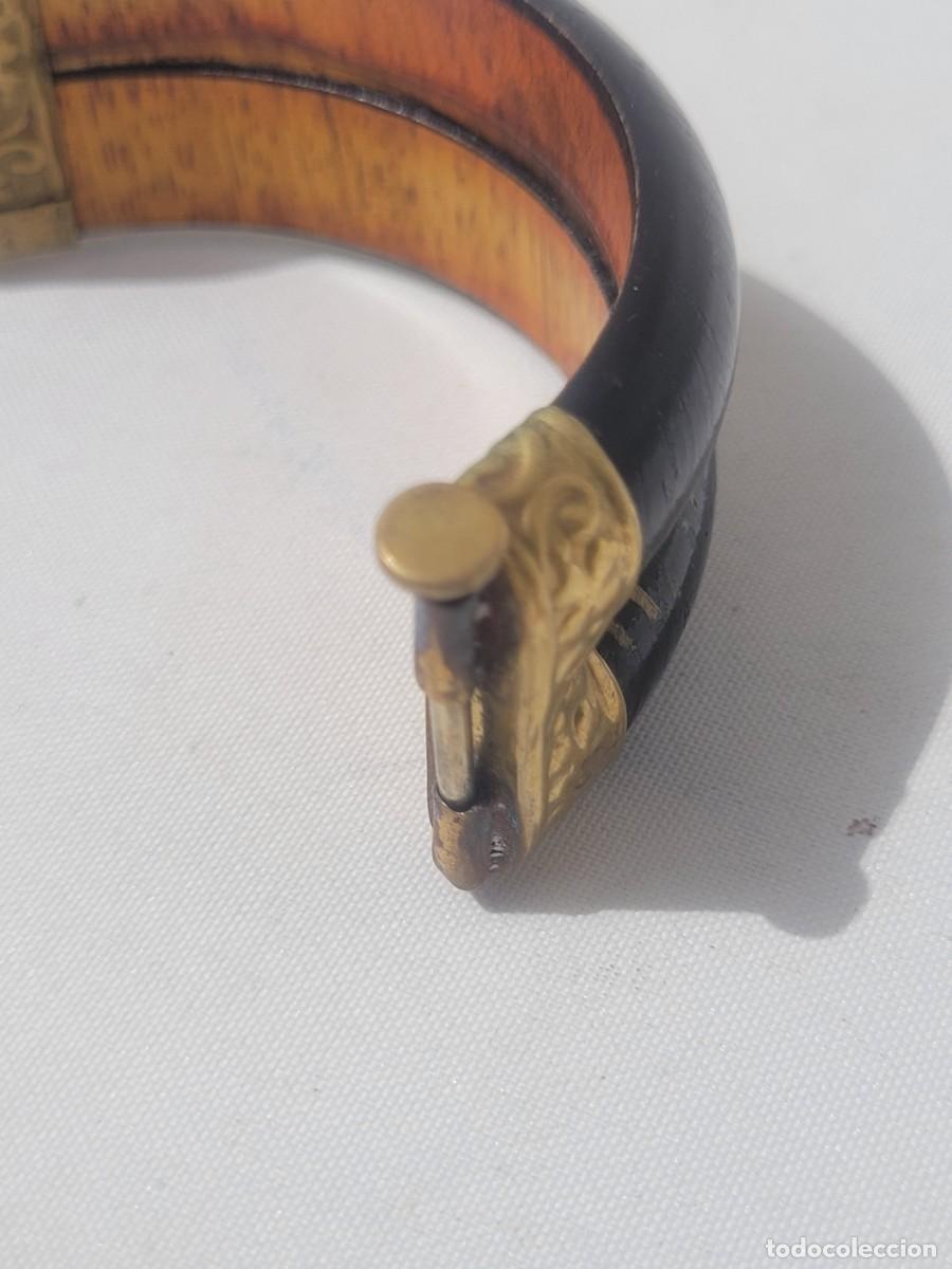 Joyeria: Antigua pulsera realizada en madera de bamb&uacute;, bronce y &oacute;nix. - Foto 3