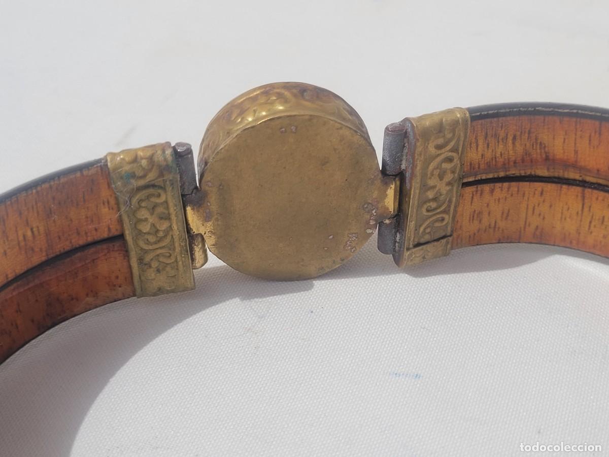 Joyeria: Antigua pulsera realizada en madera de bamb&uacute;, bronce y &oacute;nix. - Foto 4