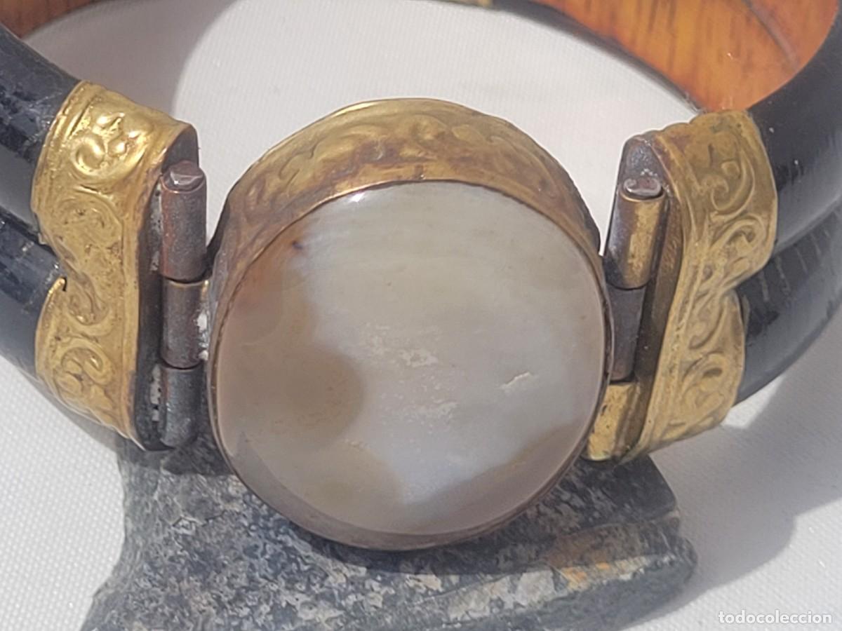 Joyeria: Antigua pulsera realizada en madera de bamb&uacute;, bronce y &oacute;nix. - Foto 9