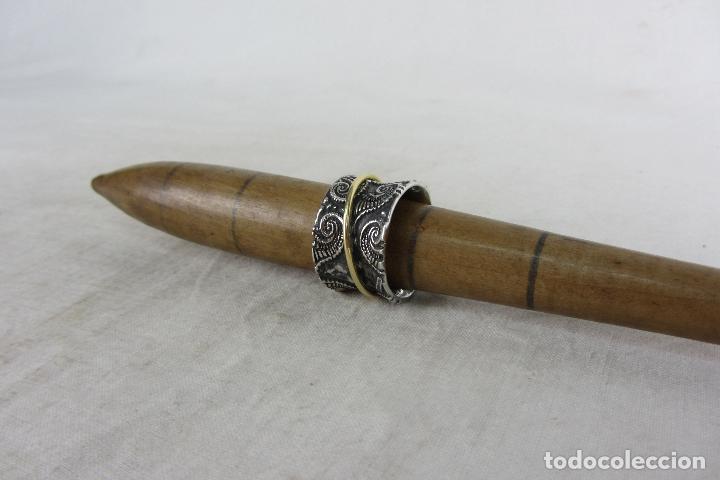 Joyeria: Anillo de dise&ntilde;o en oro de 18k y en plata de ley - Foto 1