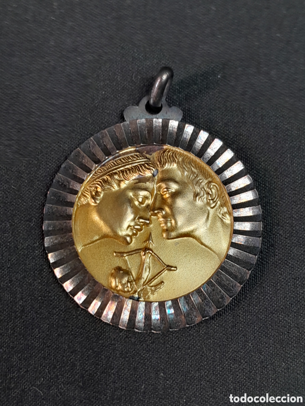Joyeria: JOY-2633. MEDALLA DE PLATA Y ORO EN EL CENTRO. - Foto 1