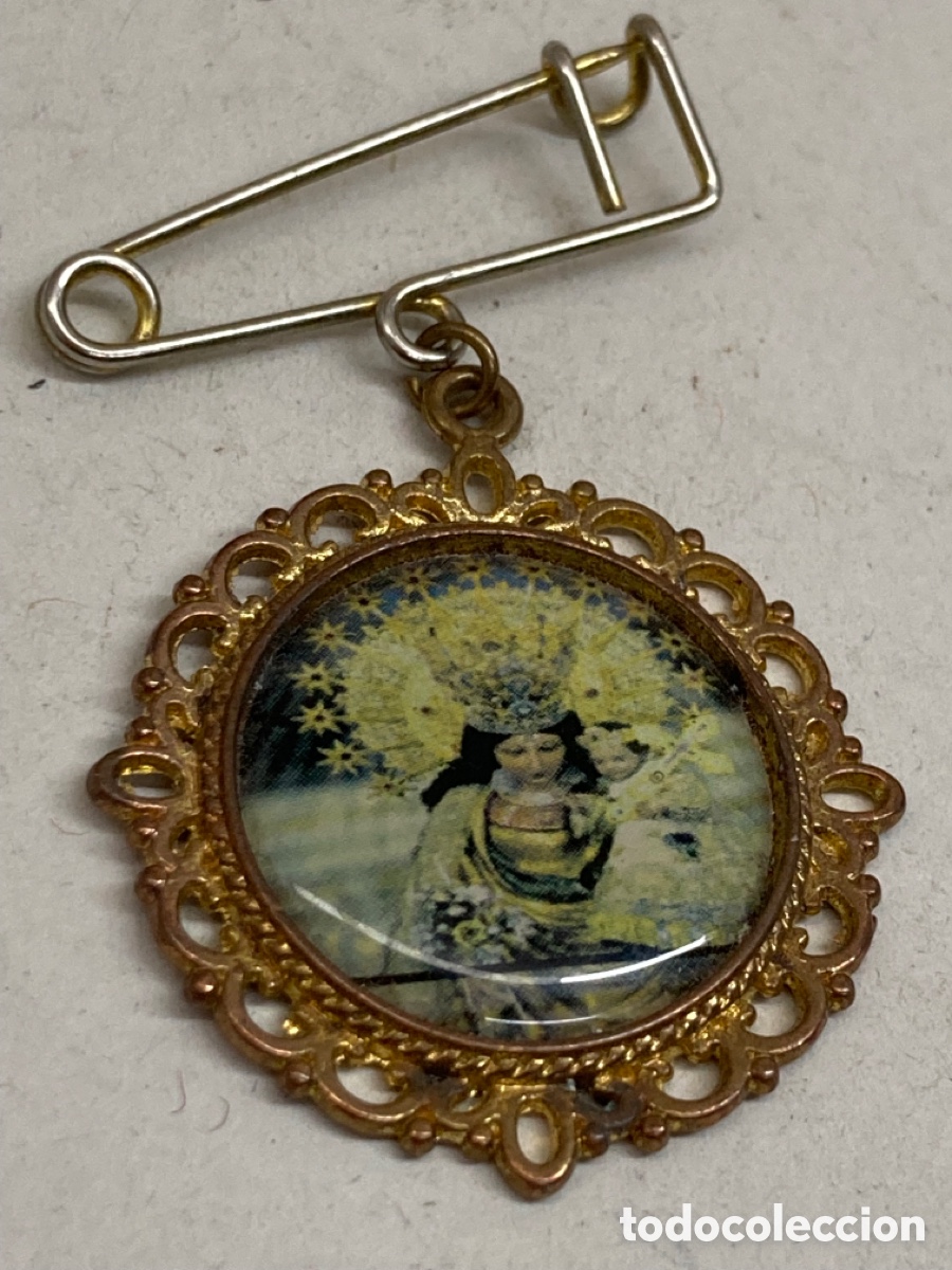 Joyeria: Broche religioso met&aacute;lico - Foto 1