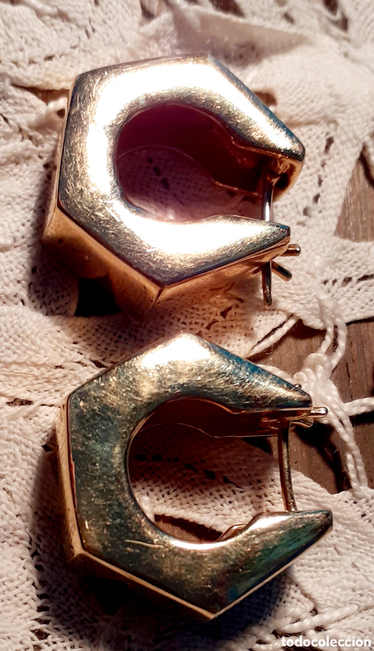 Joyeria: Un par de pendientes dorados - Foto 2