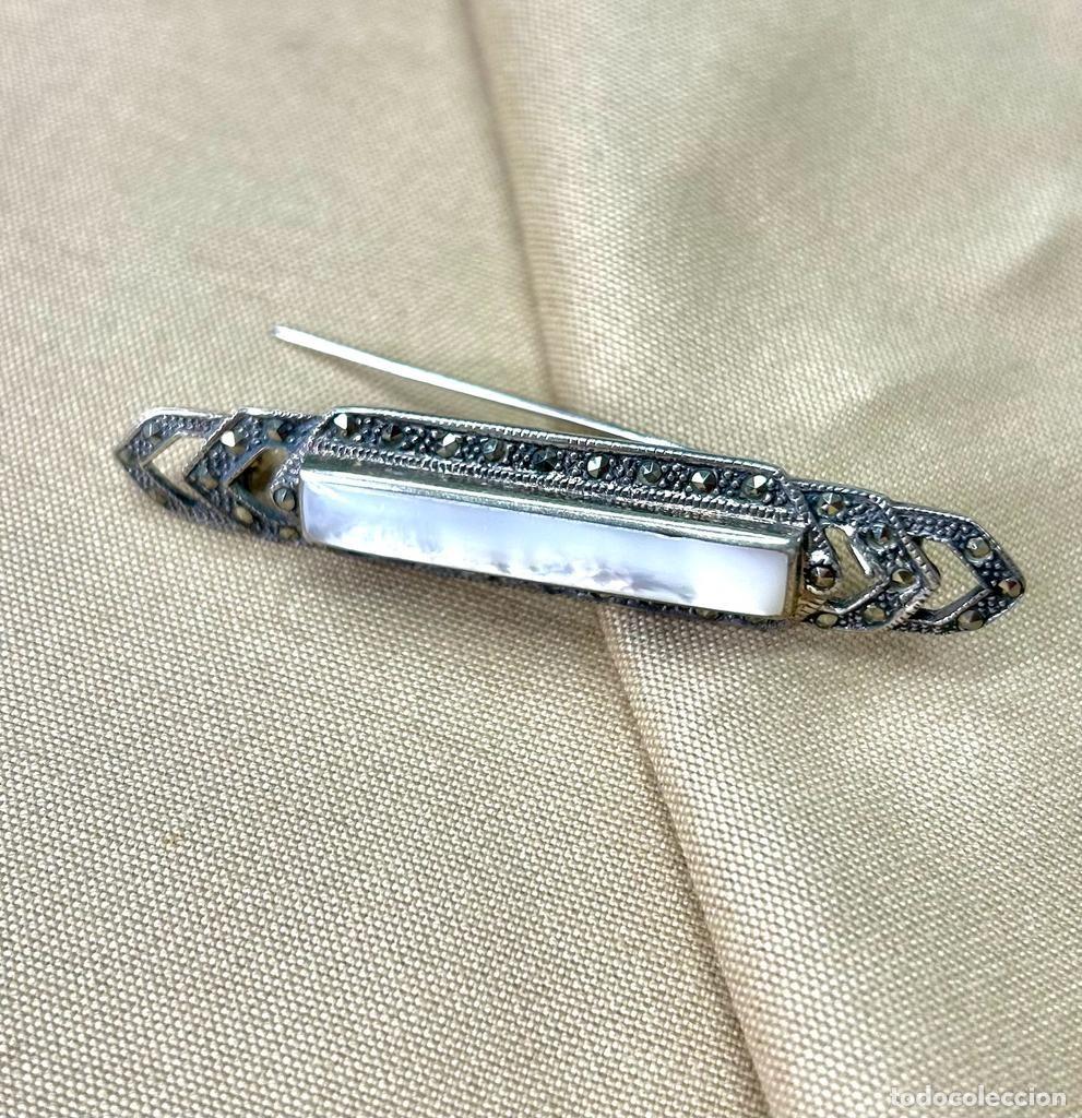 Joyeria: Alfiler realizado en plata con incrustaciones de marquesitas y un n&aacute;car rectangular en el centro - Foto 1