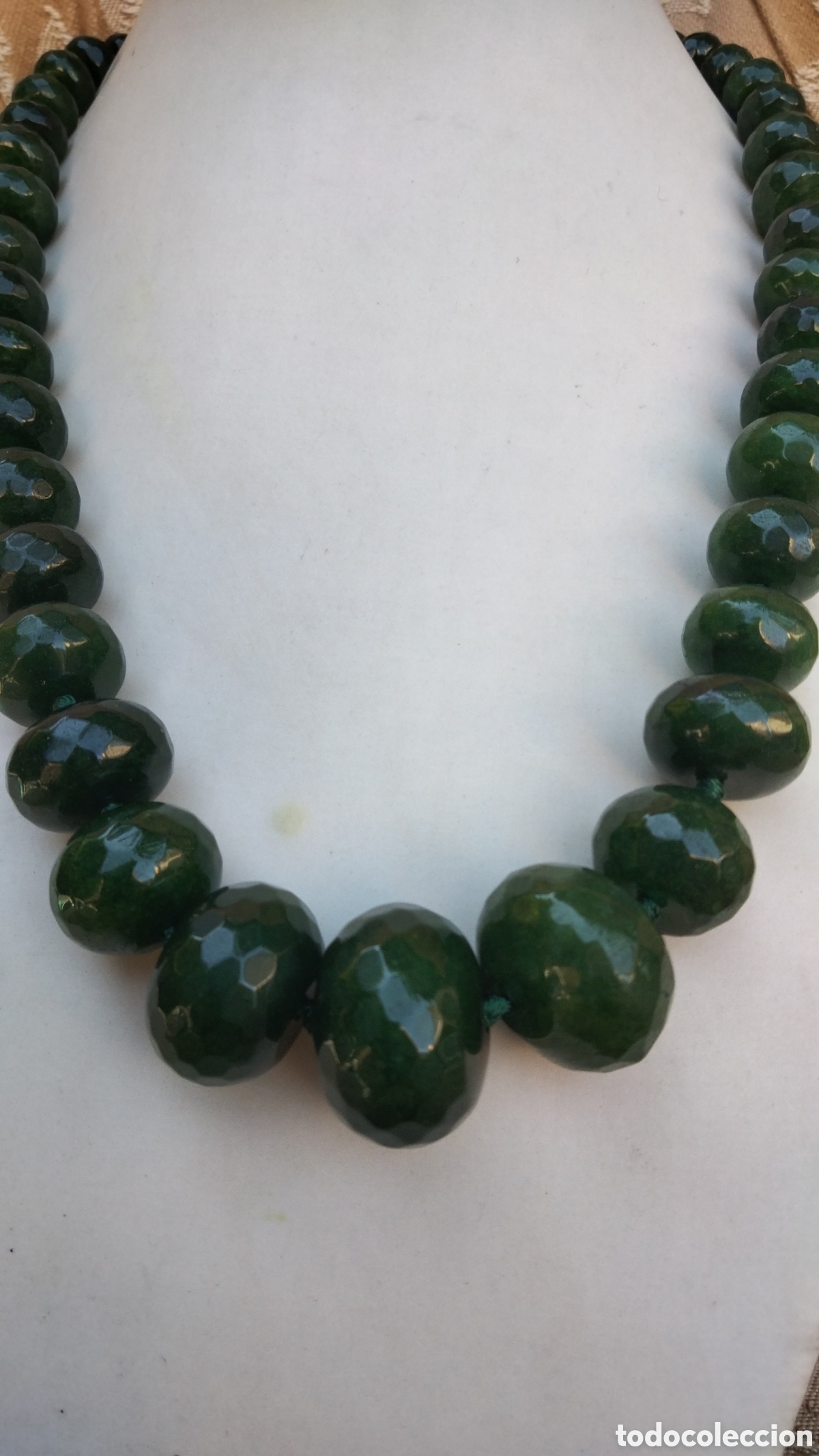 Joyeria: BELLA GARGANTILLA COLLAR DE CUENTAS DE JADE TALLADAS COLOR VERDE ESMERALDA