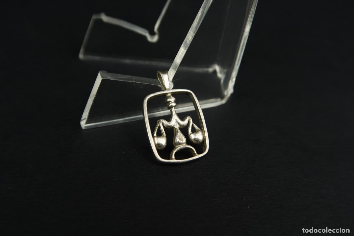 Joyeria: Antiguo Colgante de Plata Libra - Foto 2
