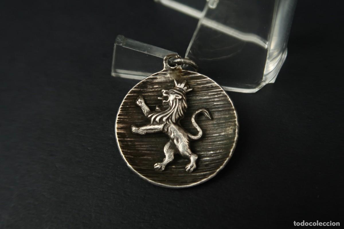 Joyeria: Antiguo Colgante de Plata Le&oacute;n - Foto 2