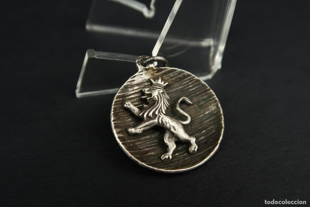 Joyeria: Antiguo Colgante de Plata Le&oacute;n - Foto 3