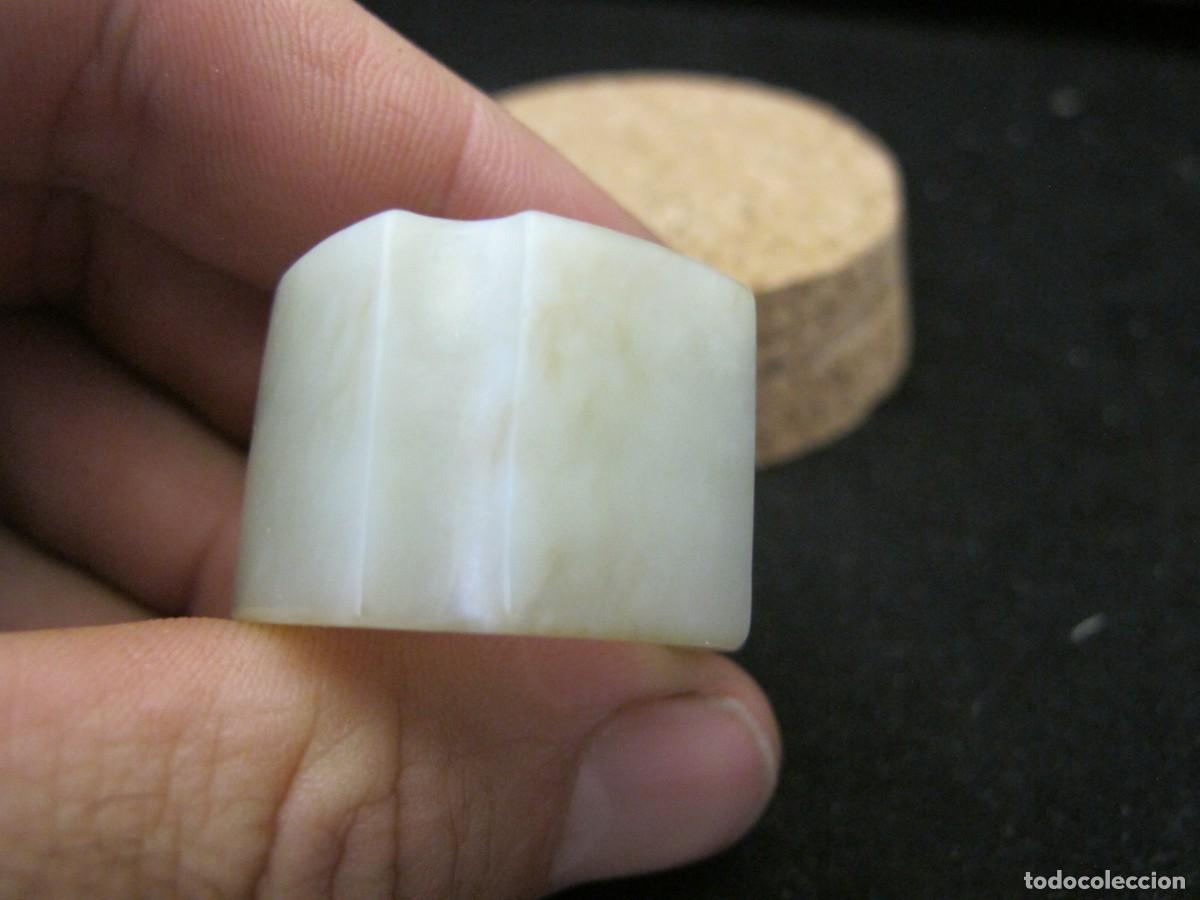 Joyeria: Anillo tallado en Jade o similar. - Foto 2
