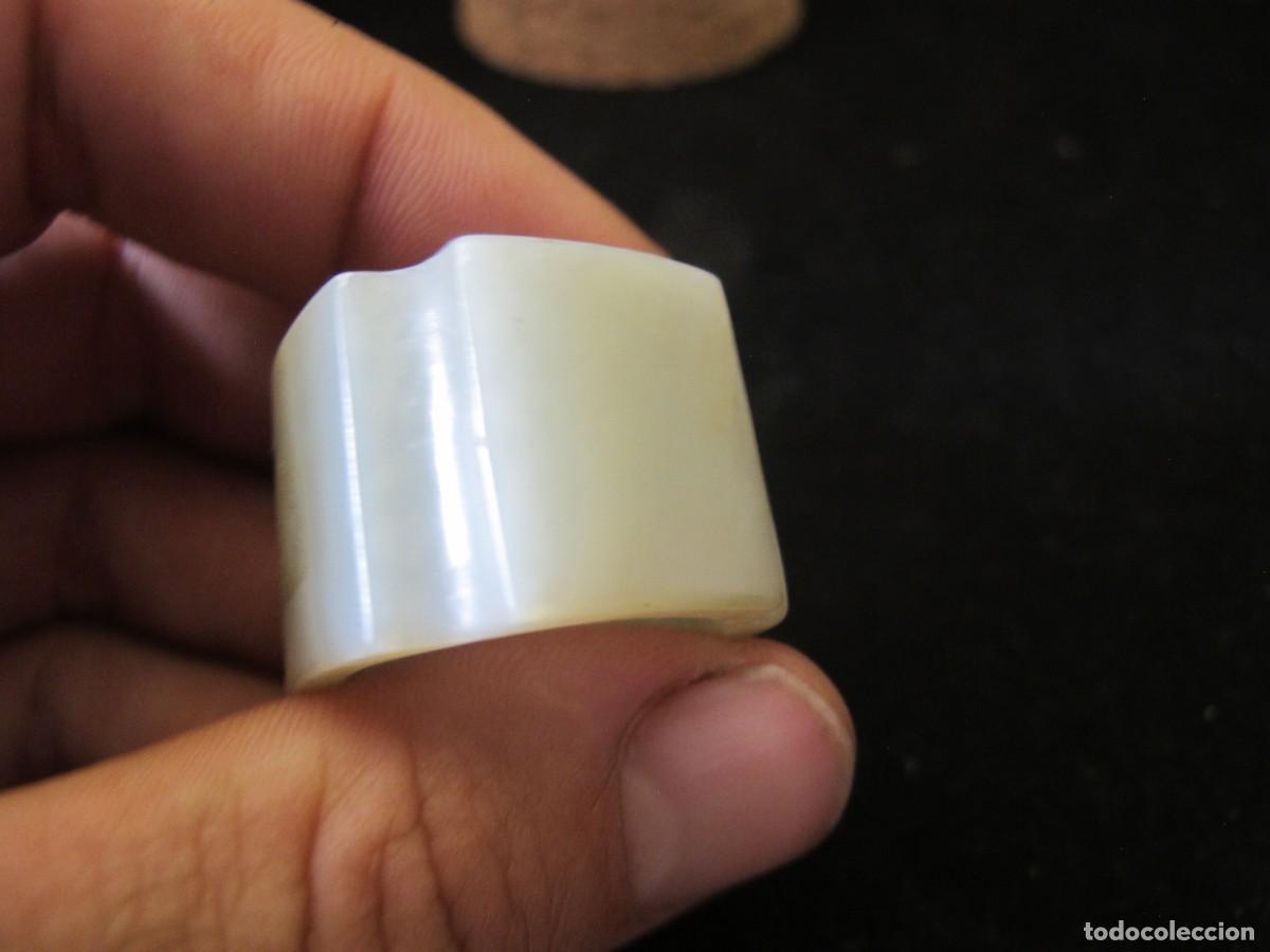 Joyeria: Anillo tallado en Jade o similar. - Foto 4