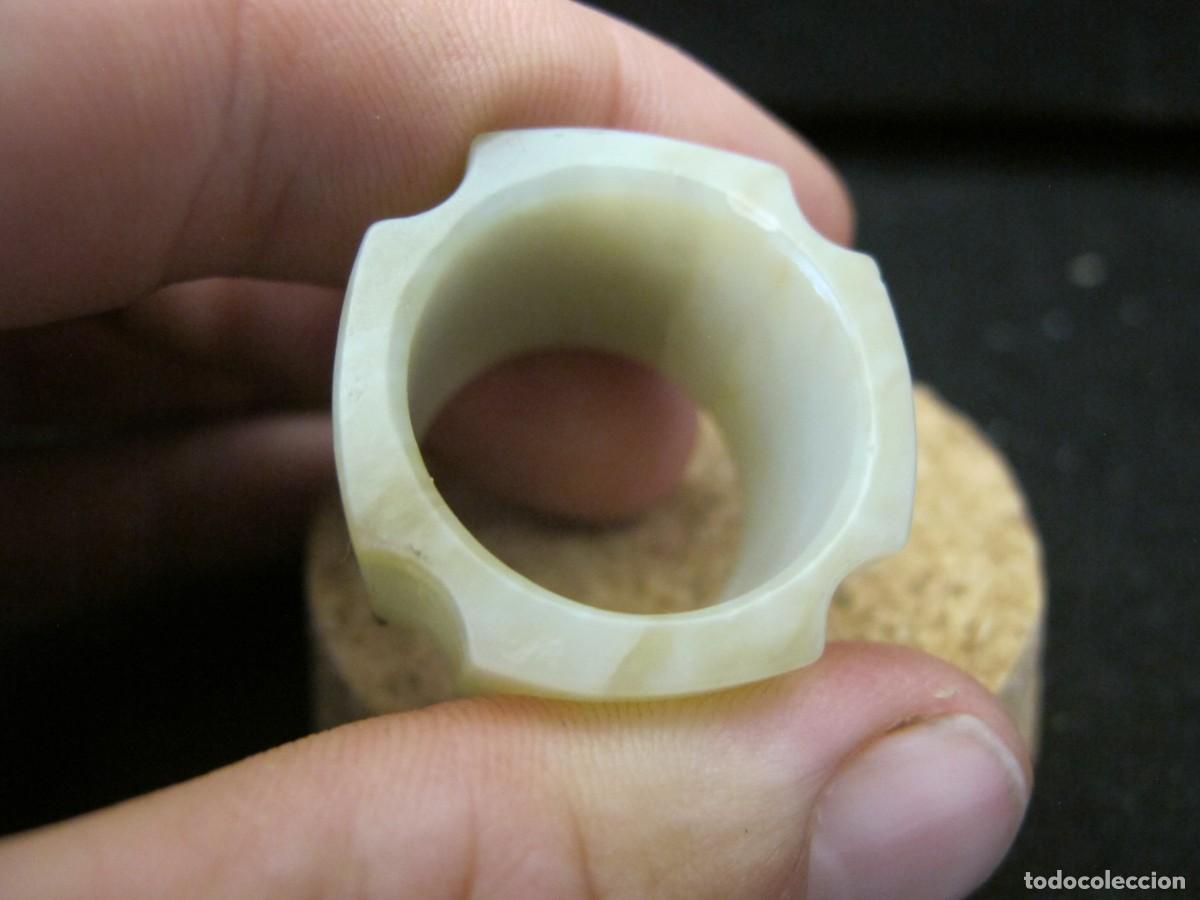 Joyeria: Anillo tallado en Jade o similar. - Foto 5