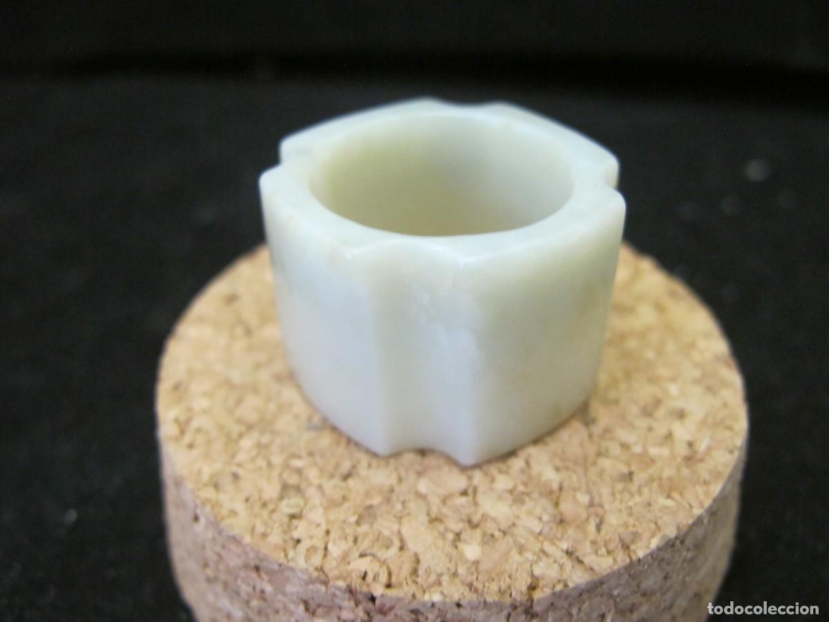 Joyeria: Anillo tallado en Jade o similar. - Foto 6