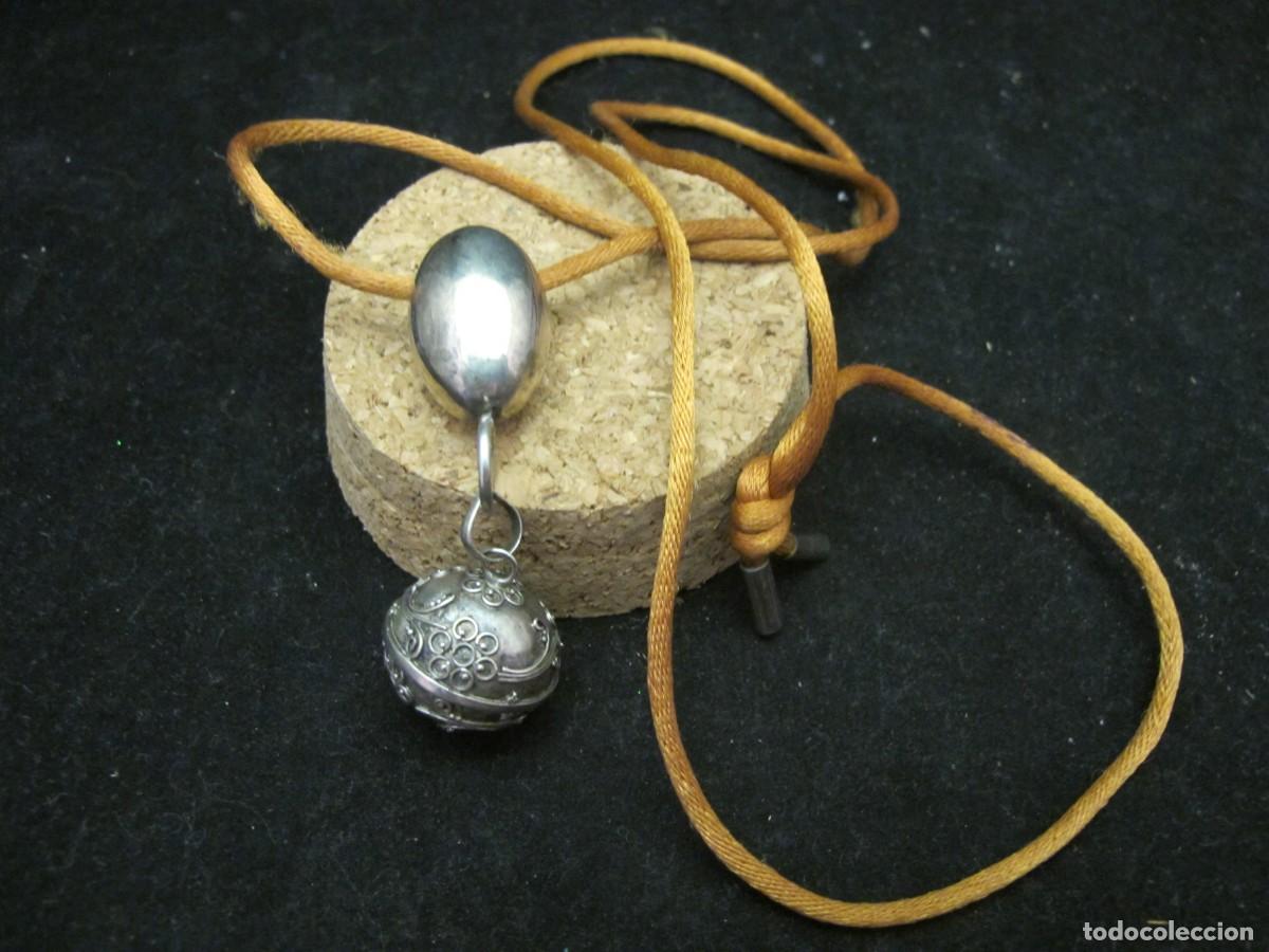Joyeria: Collar con llamador de &aacute;ngeles. Plata y seda. - Foto 1