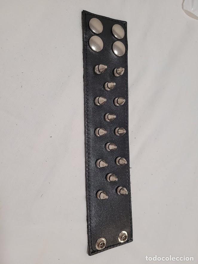 Joyeria: Mu&ntilde;equera negra con tachas - Foto 1
