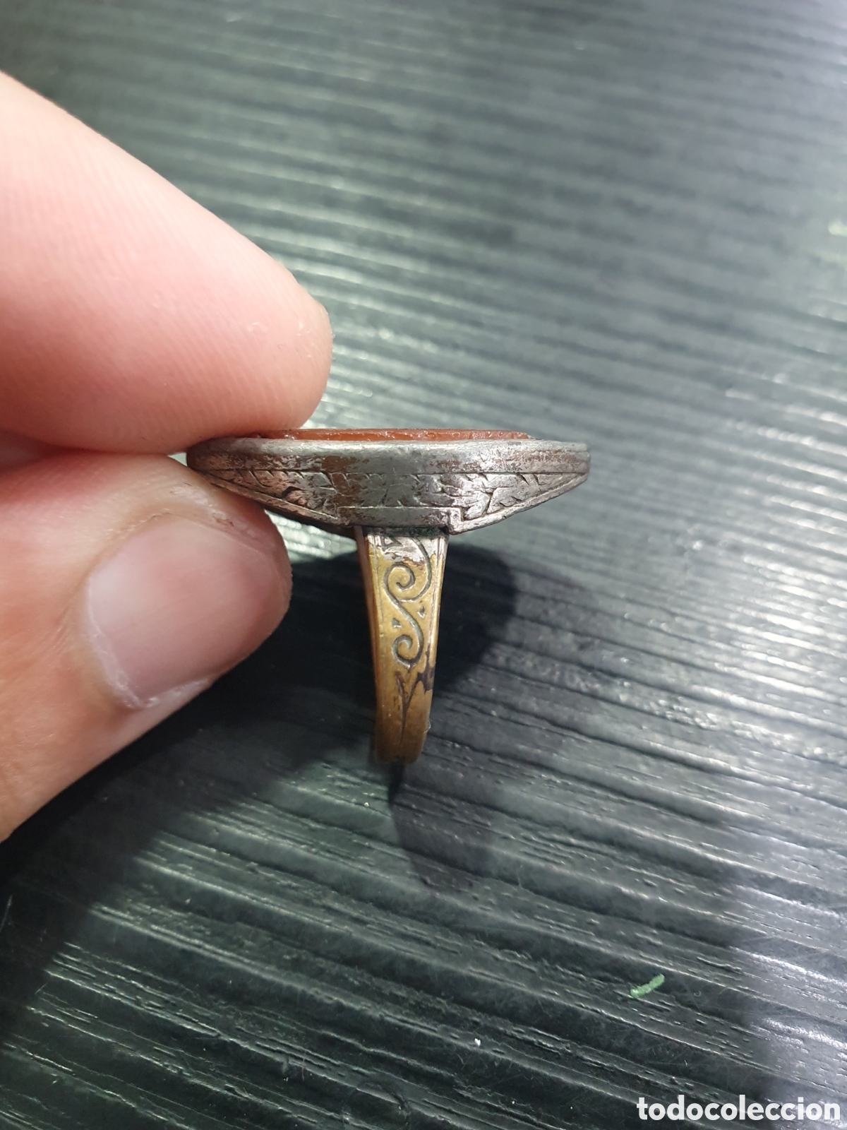 Joyeria: Antiguo anillo con piedra marr&oacute;n. (L39) - Foto 2